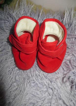 Легкие и мягкие башмачки для младенцев.