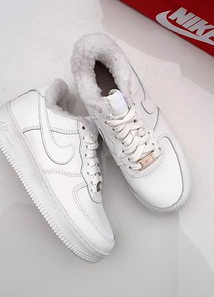 Зимові жіночі кросівки nike air force 1 білі🔥1 фото