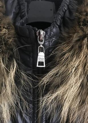 Куртка - пуховик prada с натуральным мехом1 фото