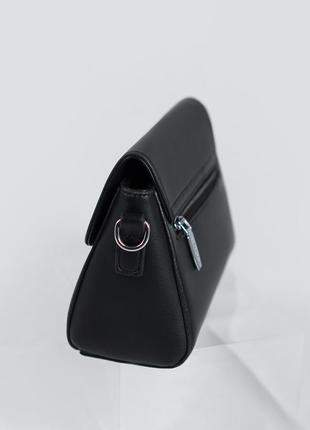 Чорна прямокутна шкіряна сумка через плече4 фото