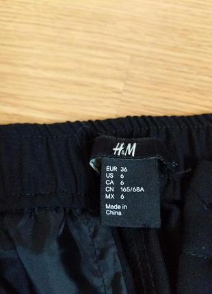 Чорні актуальні брюки по боках з атласною стрічкою h&m7 фото