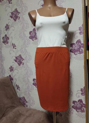 Базовая юбочка насыщенного терракотового цвета.1 фото