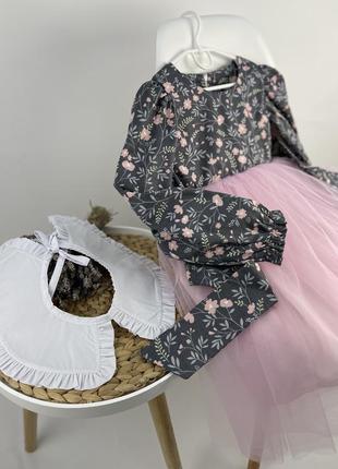 Сукня з бавовни з комірцем з пишним фатіном