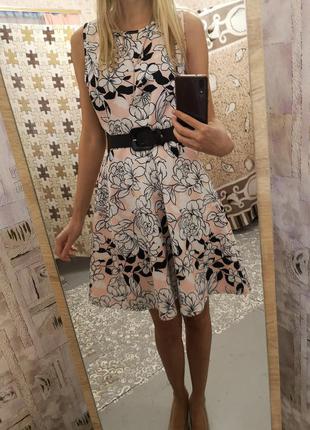 Платье в цветах нежное свободное м-л