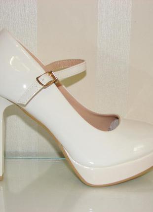 Женские туфли белые для невесты нарядные на устойчивом каблуке с ремешком4 фото