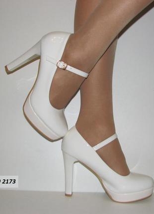 Женские туфли белые для невесты нарядные на устойчивом каблуке с ремешком