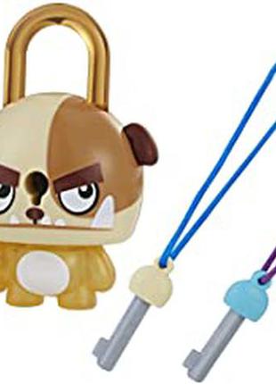 Фигурка-замочек с секретом brown dog hasbro lock stars