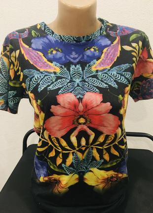 Футболка в стилі versace