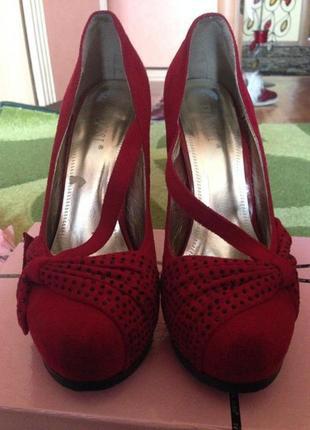 Красные туфли на высоком каблуке размер 381 фото