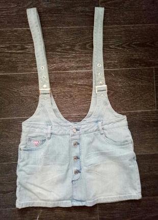 Guess фирменный джинсовый стильный комбинезон юбочкой