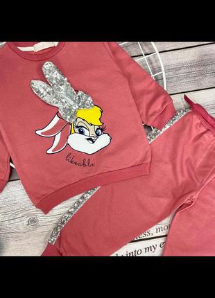 Дуже гарний костюм на дівчинку2 фото