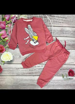 Дуже гарний костюм на дівчинку