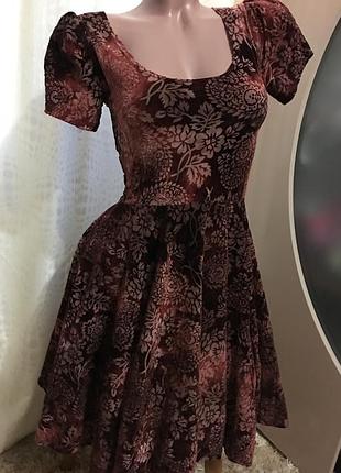 Неимоверно красивое велюровое платье minkpink