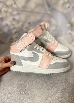 Женские демисезонные кожаные кроссовки серые с розовым nike air jordan 1🆕2 фото