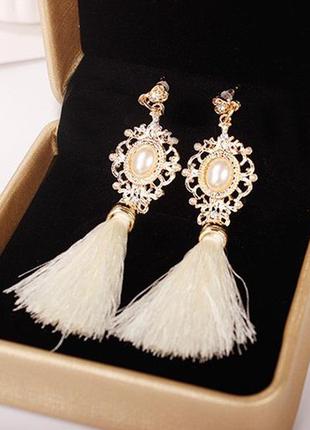 Женские серьги-кисти белые