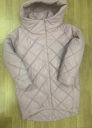 Удлиненная зимняя женская куртка пудра вот цвета из экокожи