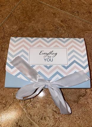 Коробка подарункова з стрічкою