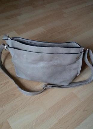 Містка сумочка