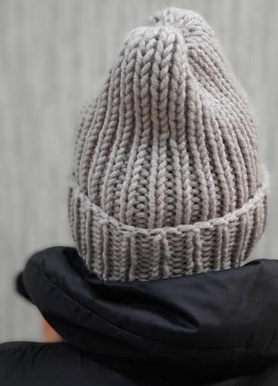 Вязаная зимняя теплая женская зимова тепла жiноча шапка бини с отворотом1 фото