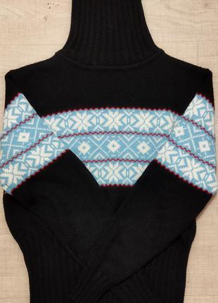 Чорний вовняний светр