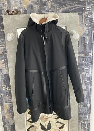 Зимняя теплая курточка , куртка