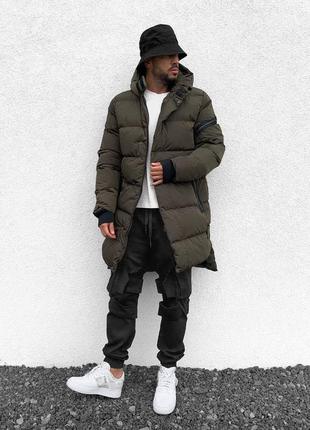 Зимовий подовжений пуховик