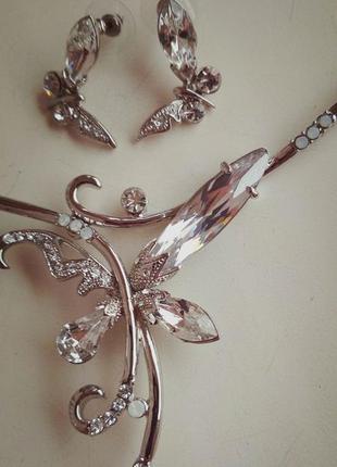 Набор серебристый бабочки, серьги и ожерелья с белыми кристаллами2 фото
