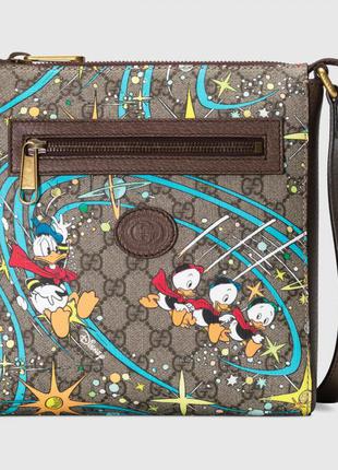 Сумка через плечо disney x gucci donald duck beige and ebony gg supreme женская / мужская барсетка1 фото