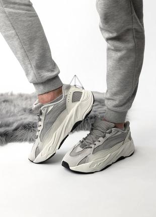 Кросівки жіночі yeezy boost 700