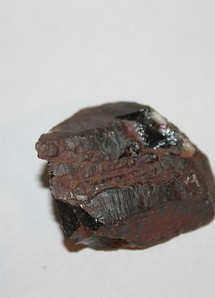 Раух-топаз камень 43*38*22 мм. натуральный дымчатый кварц