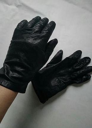 Кожаные перчатки