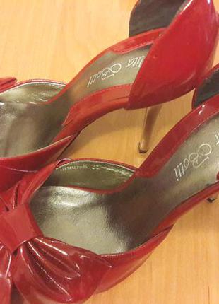 Красные лаковые туфельки2 фото