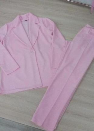 Розовый брючный костюм3 фото