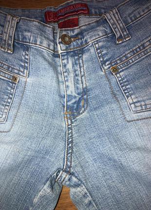 Брендовые джинсы книзу небольшой клёш8 фото