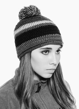 Вязаная шапка в полоску с помпоном для туризма unisex crochet cap jack wolfskin5 фото