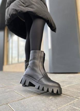 Женские ботинки черные с мехом