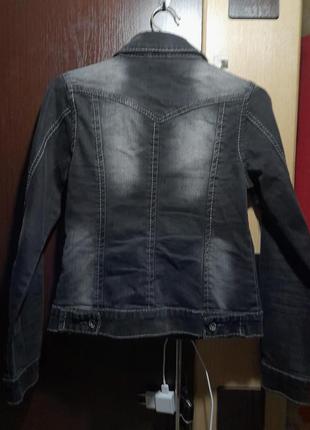 Джинсовый брендовый пиджак.3 фото