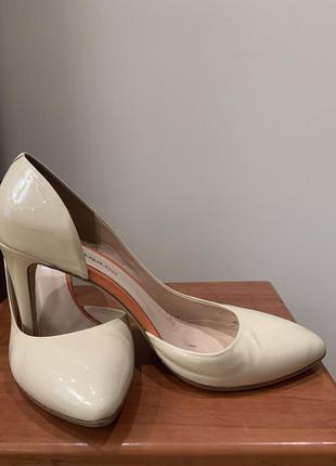 Туфли на низком каблучке