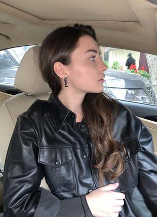 Брендовые серьги в цирконии с лого