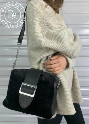Меховая сумочка кросс-боди с пряжкой9 фото
