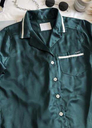 Шикарна атласна блузка смарагдового кольору, розмір s1 фото