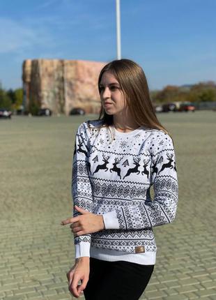 Светри з оленями