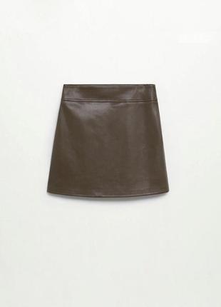 Кожаная мини юбка трапеция цвета хаки6 фото