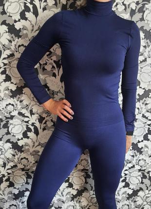 Бесшовный комплект водолазка и леггинсы темно синий