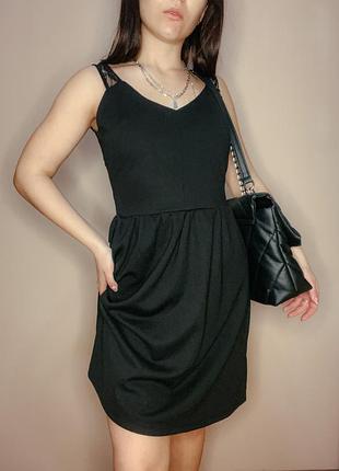 Маленька чорна сукня 4