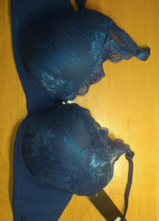 Бюстгальтер на поролоне