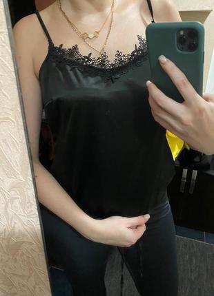 Черная атласная нарядная блузка