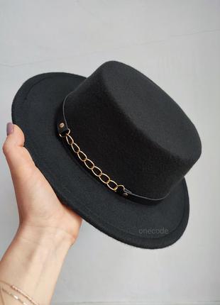 Фетровий капелюх канотьє, чорний з ремінцем і ланцюжком, шляпа1 фото