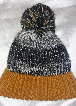 Шапка теплая. внутри флис. на 1.5 - 2 года
