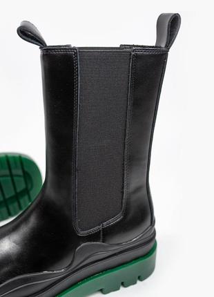 Итальянские кожаные сапоги bottega veneta black green невысокие4 фото